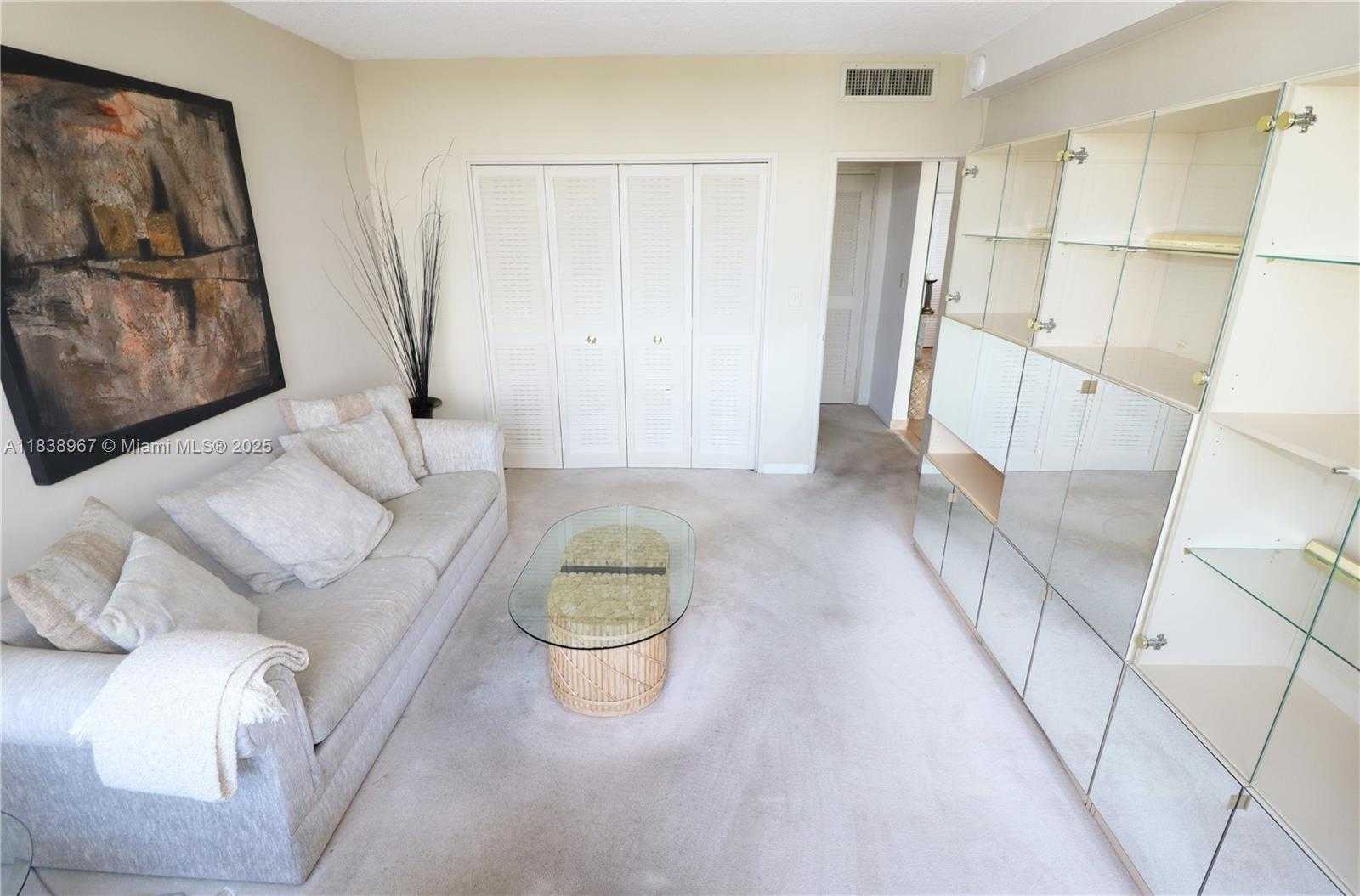 Small Image of 5601 Collins Ave, Miami Beach, FL 33140, USA Number 22
