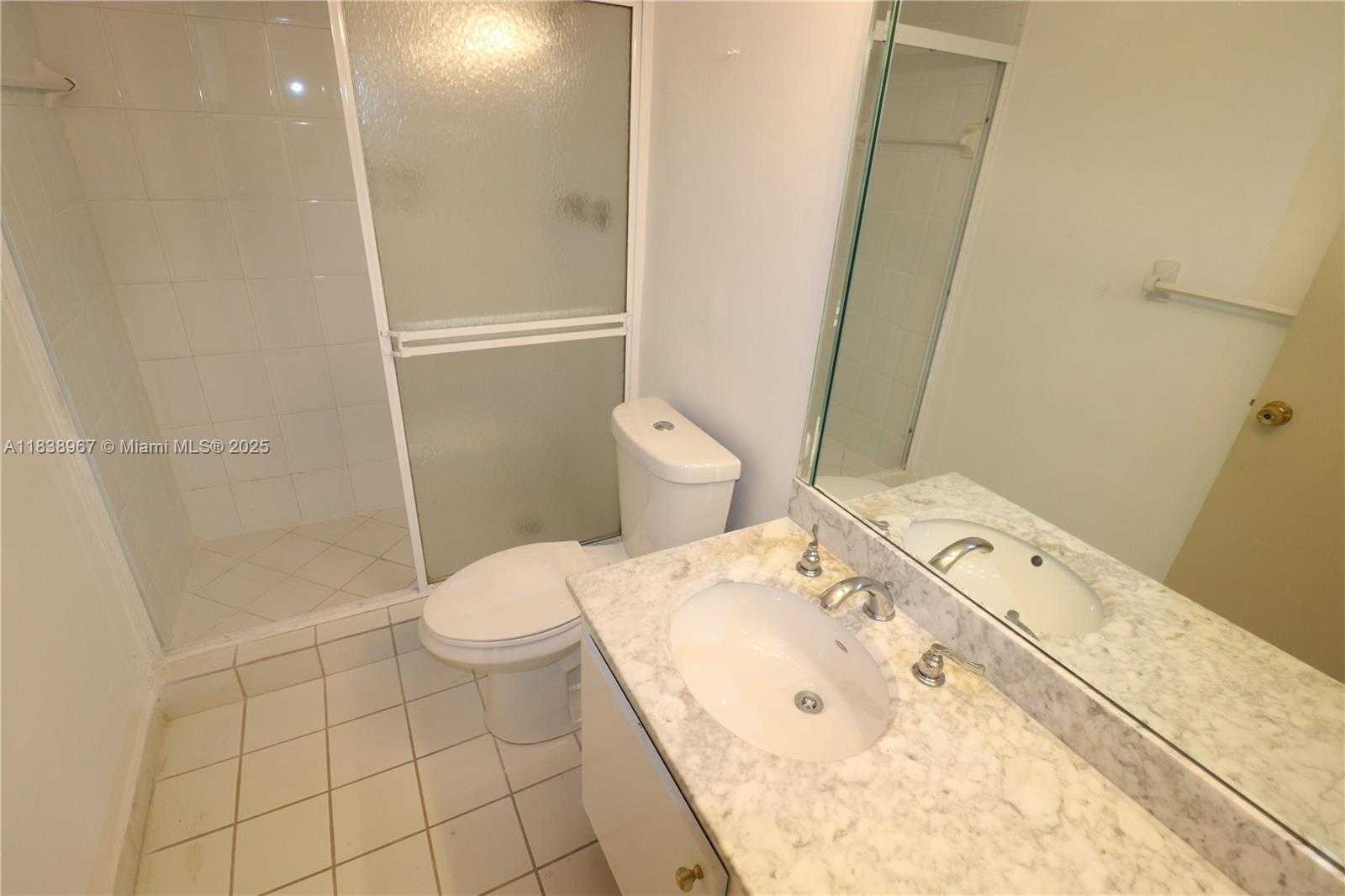 Small Image of 5601 Collins Ave, Miami Beach, FL 33140, USA Number 23