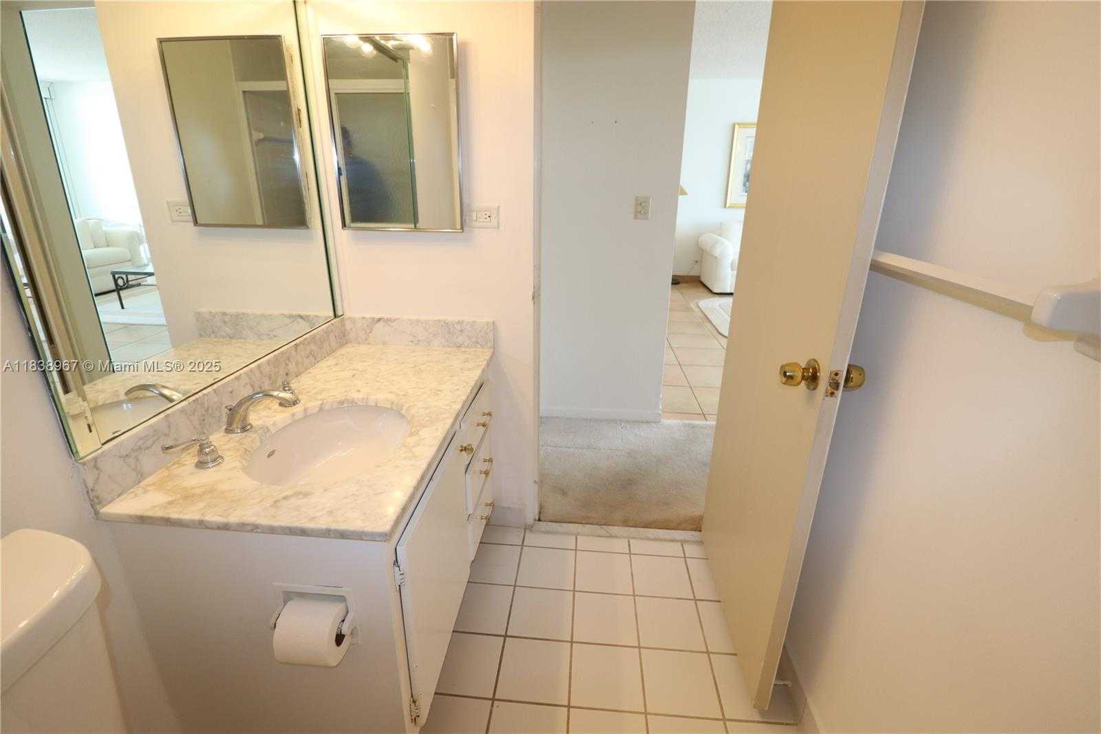 Small Image of 5601 Collins Ave, Miami Beach, FL 33140, USA Number 25