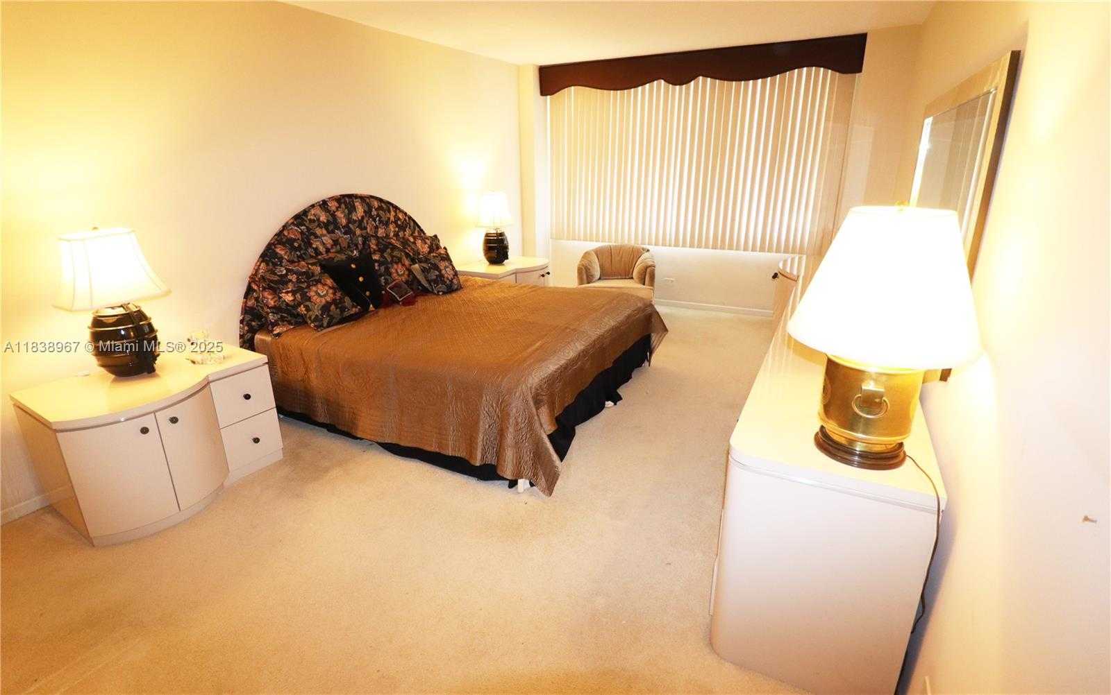 Small Image of 5601 Collins Ave, Miami Beach, FL 33140, USA Number 26