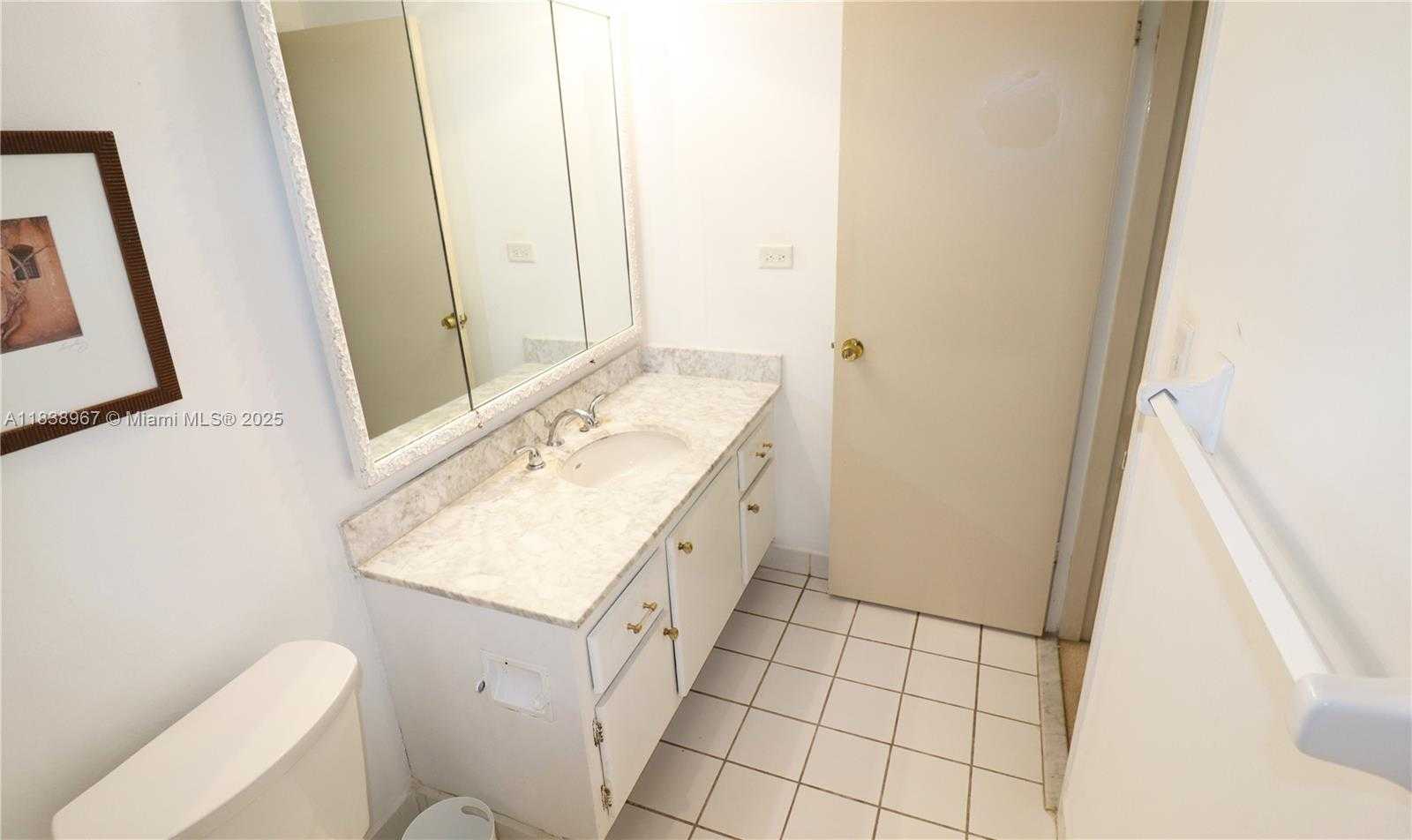 Small Image of 5601 Collins Ave, Miami Beach, FL 33140, USA Number 29