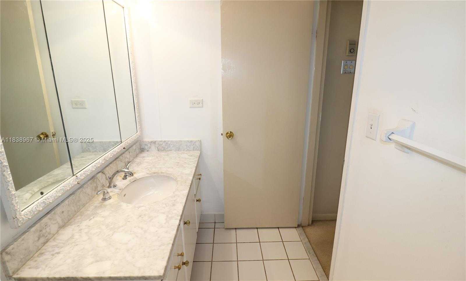Small Image of 5601 Collins Ave, Miami Beach, FL 33140, USA Number 30