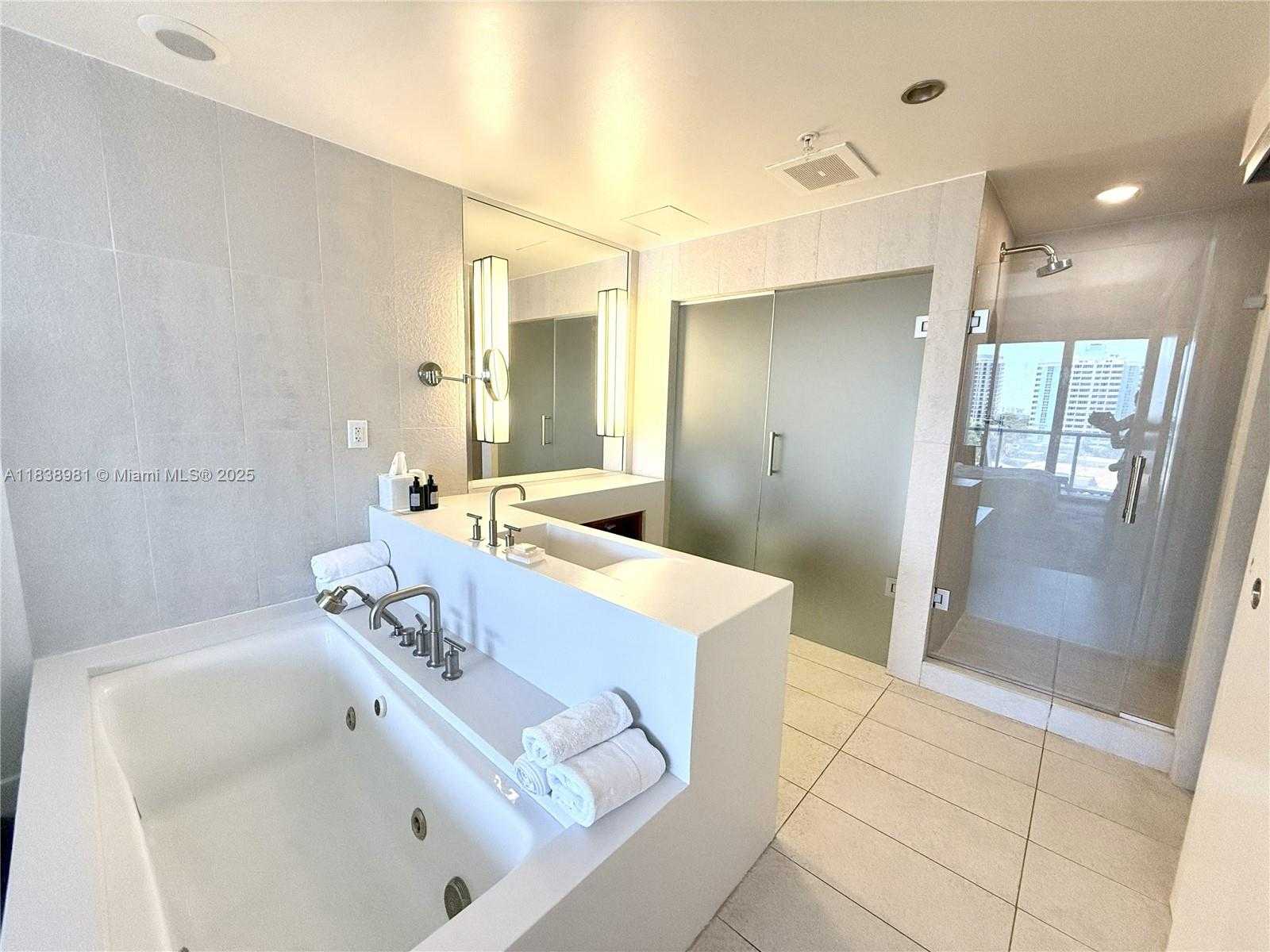 Small Image of 3101 BAYSHORE DR #704, Fort Lauderdale Number 4