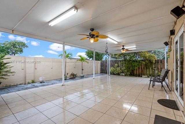 Small Image of 2385 WEST 69TH ST #2385-B, Hialeah Number 35