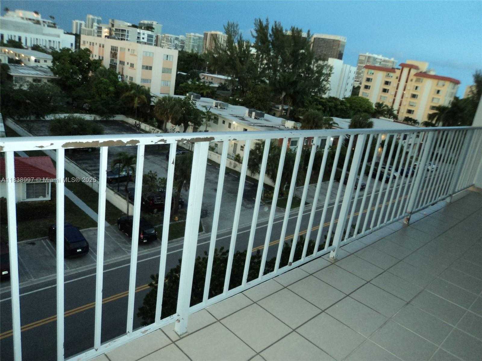 Small Image of 1050 93RD ST #6F, Bay Harbor Islands Number 31