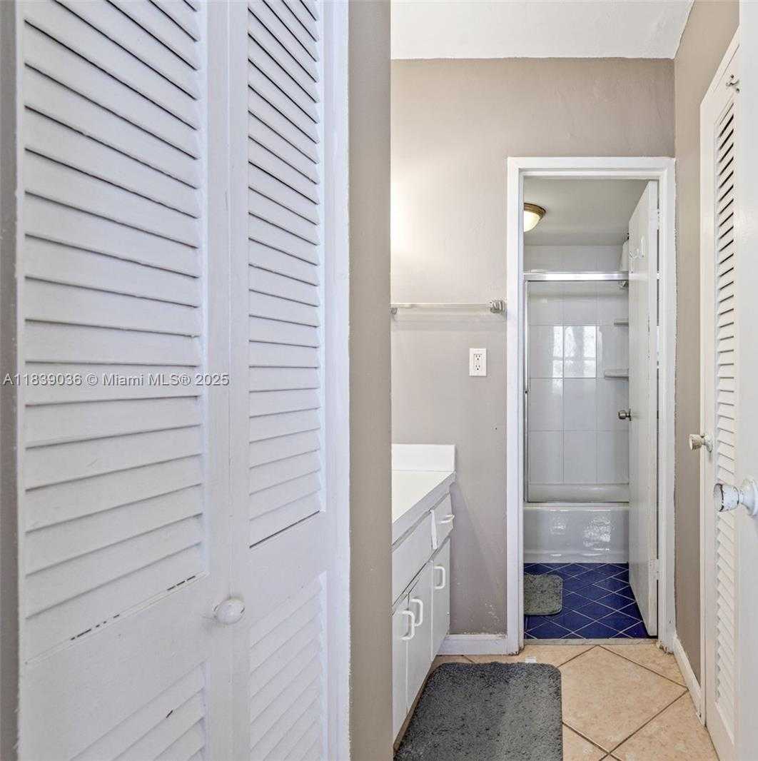 Small Image of 2899 COLLINS AVE #931, Miami Beach Number 12