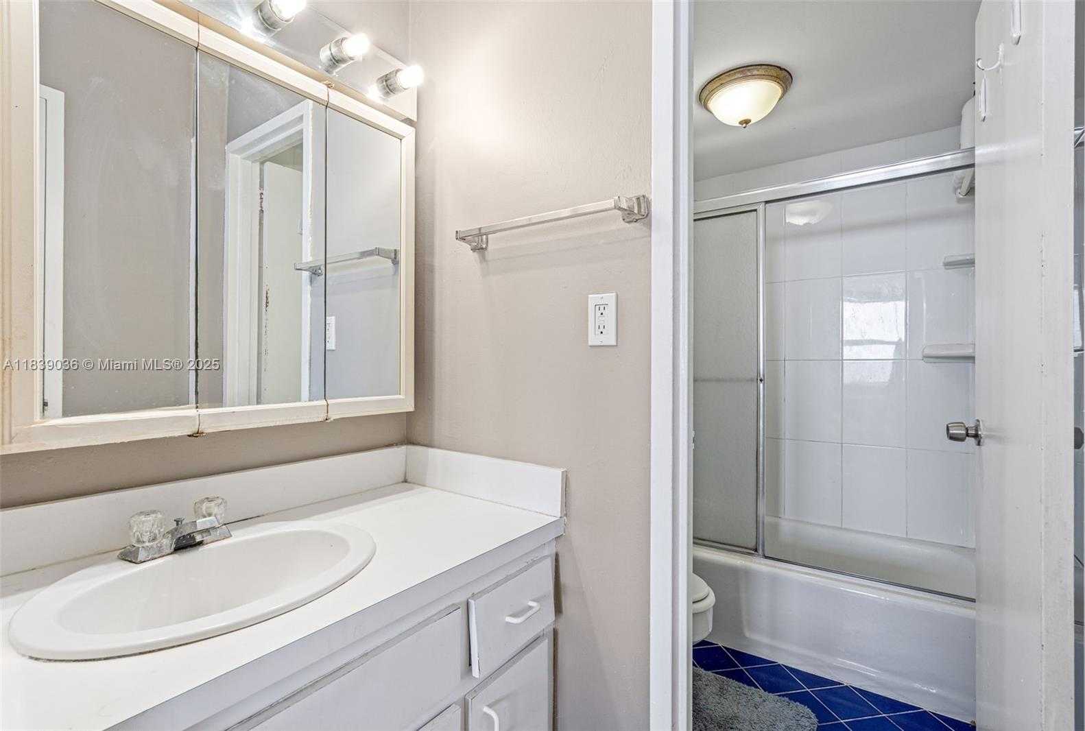 Small Image of 2899 COLLINS AVE #931, Miami Beach Number 13