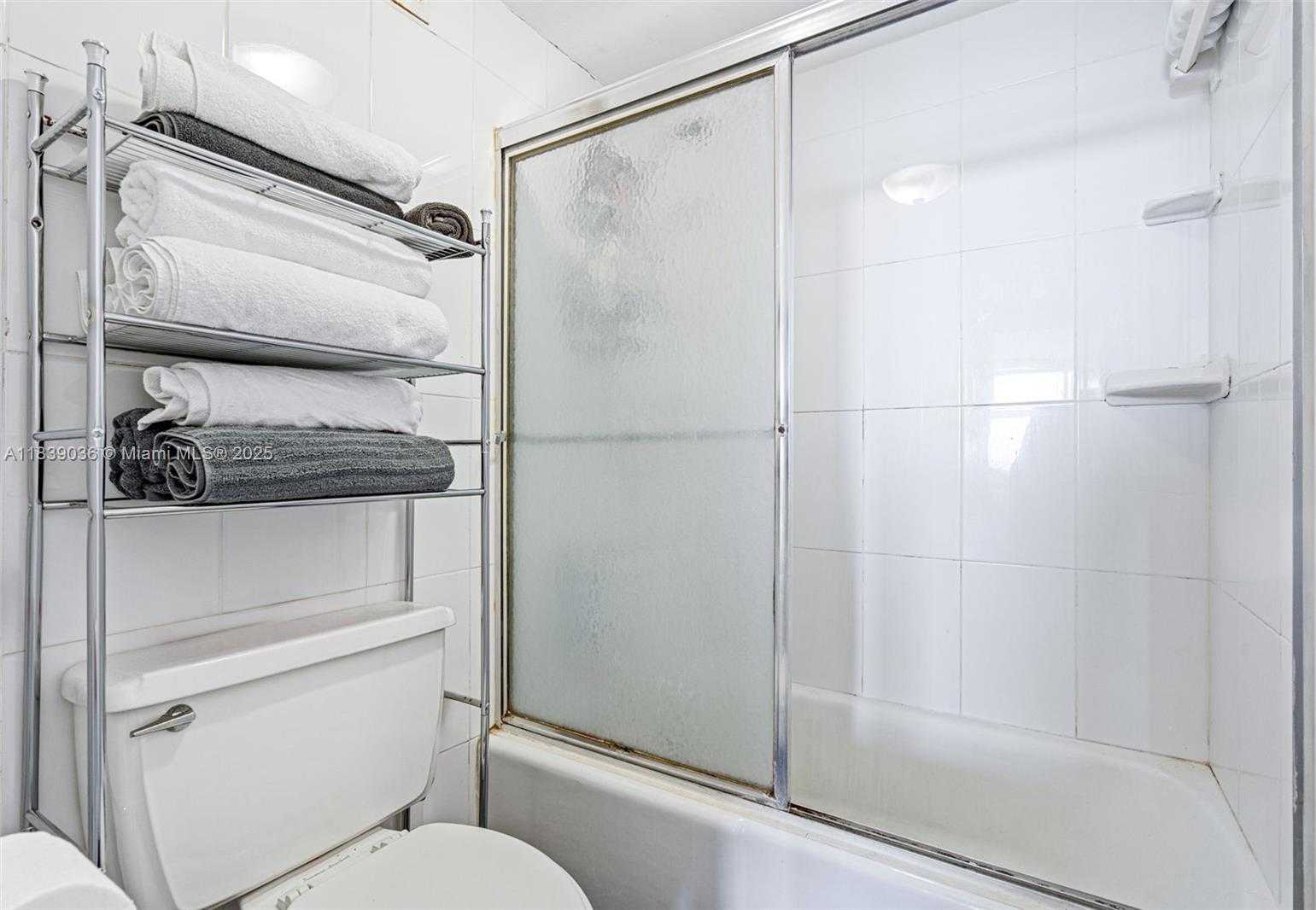 Small Image of 2899 COLLINS AVE #931, Miami Beach Number 14