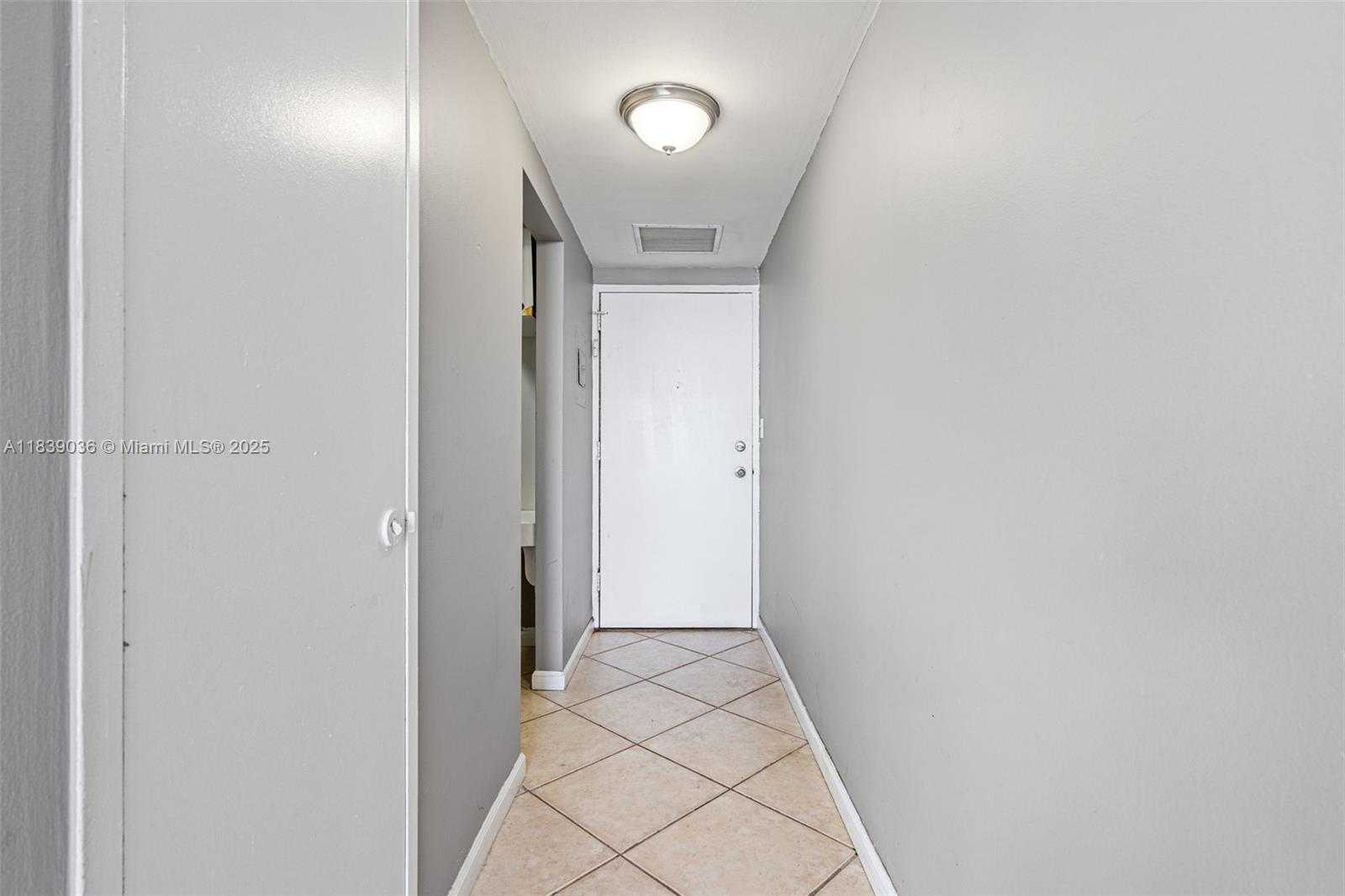 Small Image of 2899 COLLINS AVE #931, Miami Beach Number 15