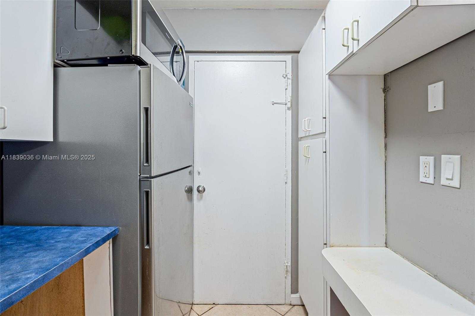 Small Image of 2899 COLLINS AVE #931, Miami Beach Number 17