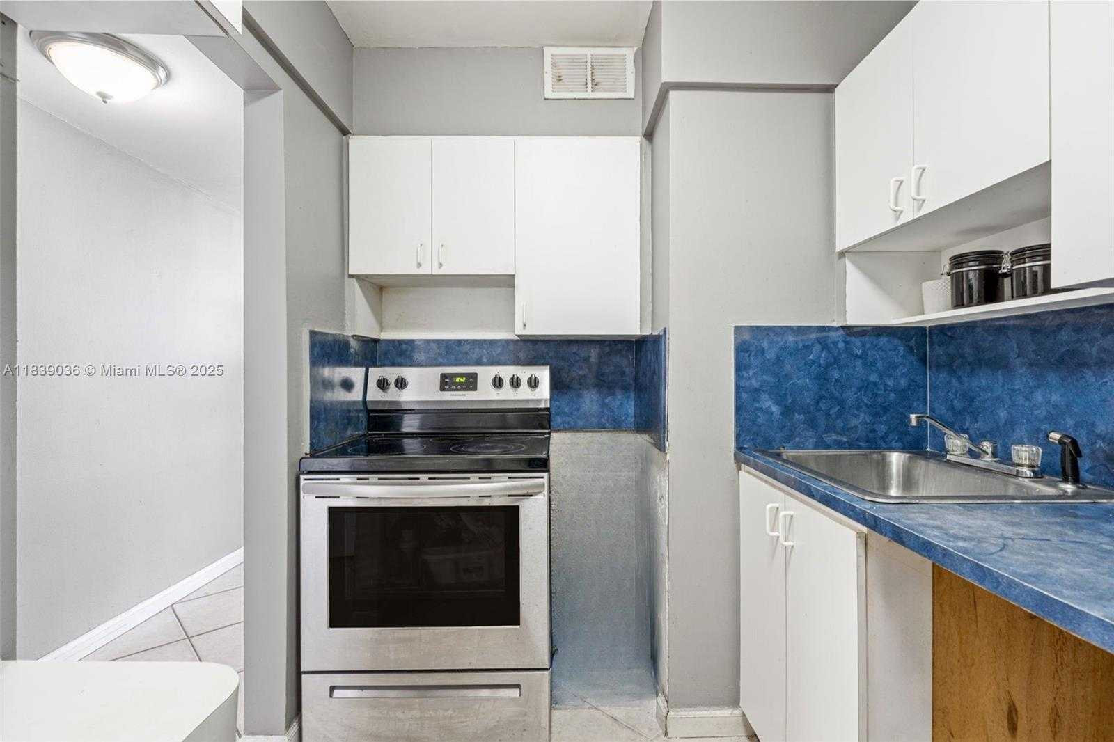 Small Image of 2899 COLLINS AVE #931, Miami Beach Number 18