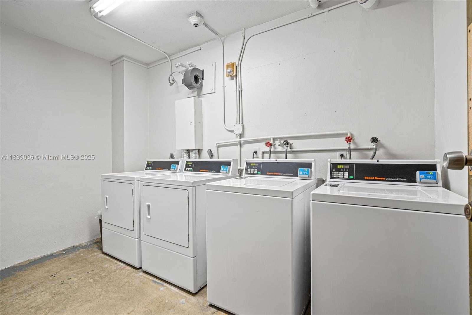 Small Image of 2899 COLLINS AVE #931, Miami Beach Number 21