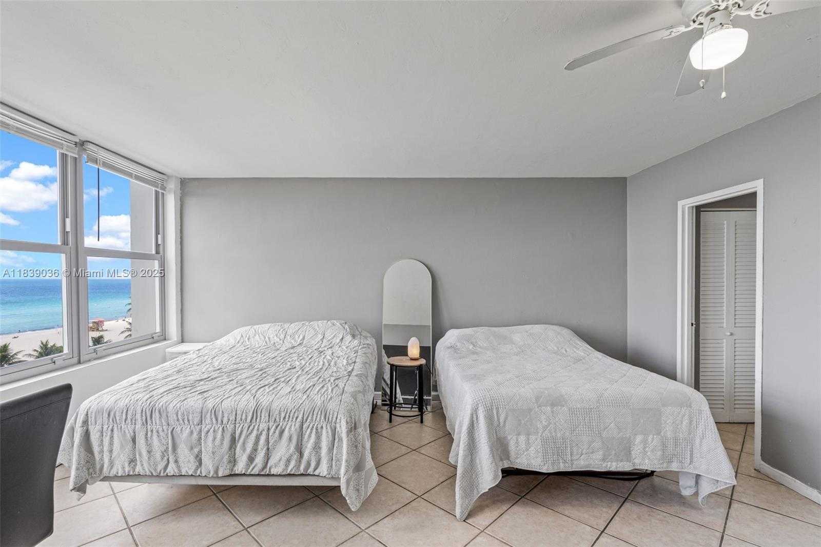 Small Image of 2899 COLLINS AVE #931, Miami Beach Number 9