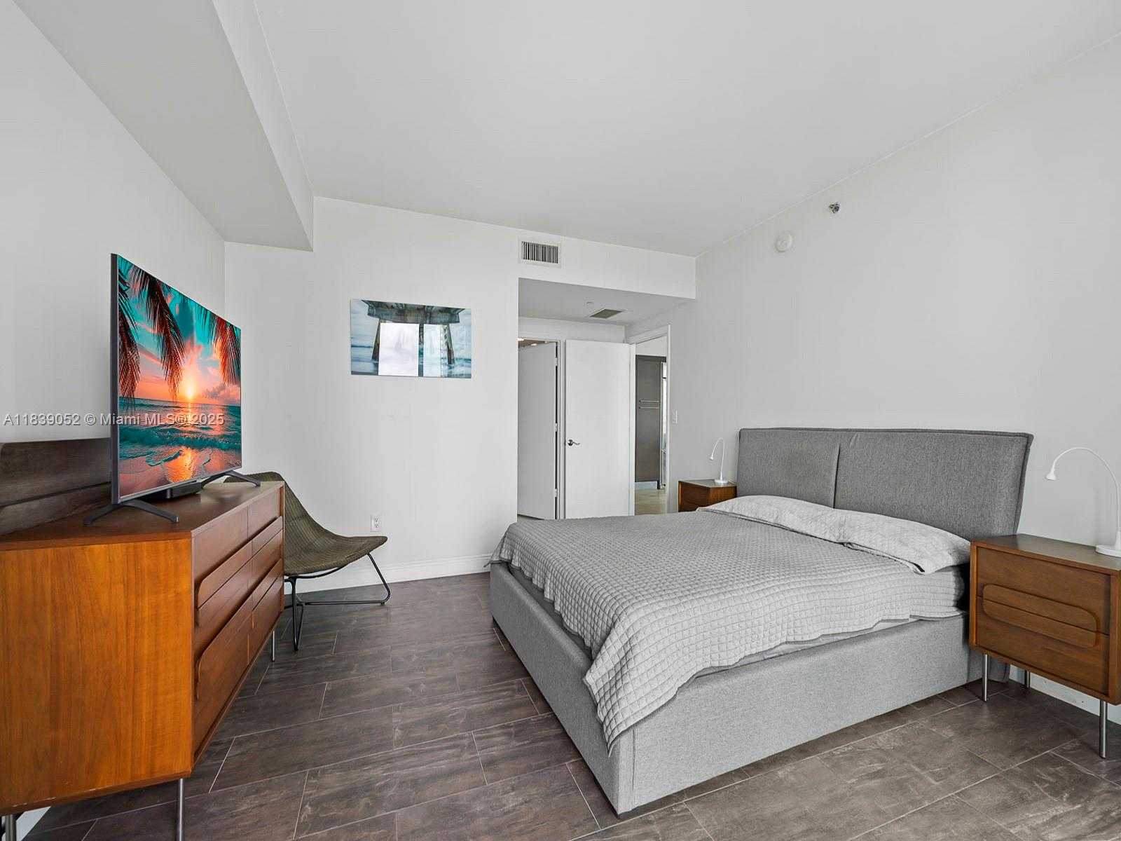 Small Image of 500 BRICKELL AVE #2501, Miami Number 17