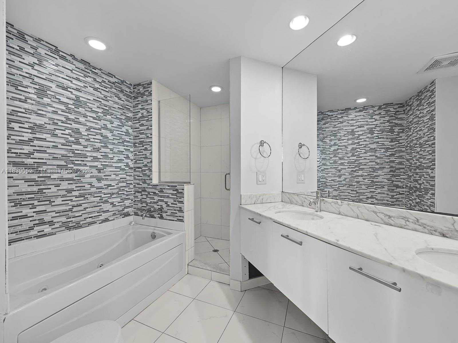 Small Image of 500 BRICKELL AVE #2501, Miami Number 18