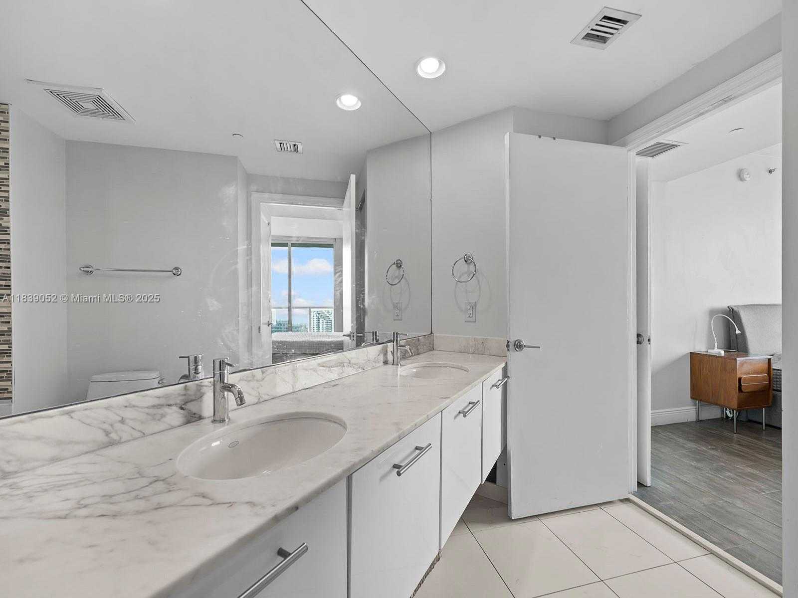 Small Image of 500 BRICKELL AVE #2501, Miami Number 19