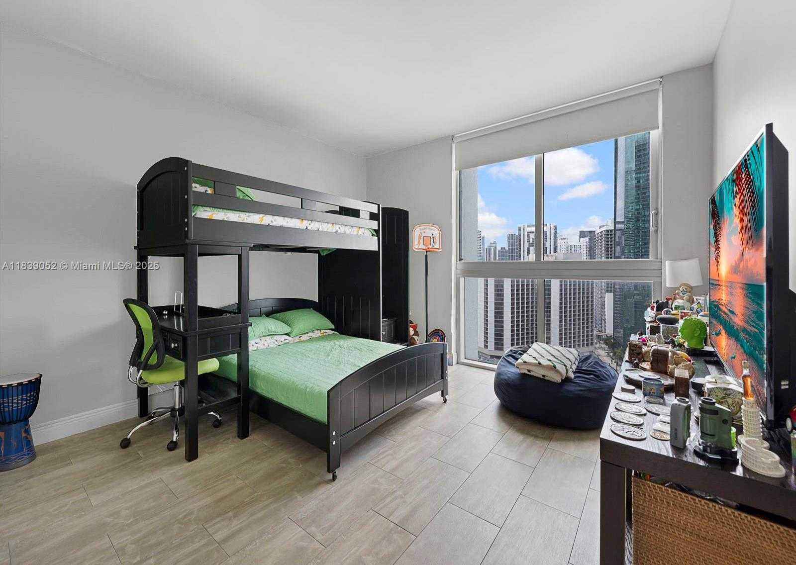 Small Image of 500 BRICKELL AVE #2501, Miami Number 21