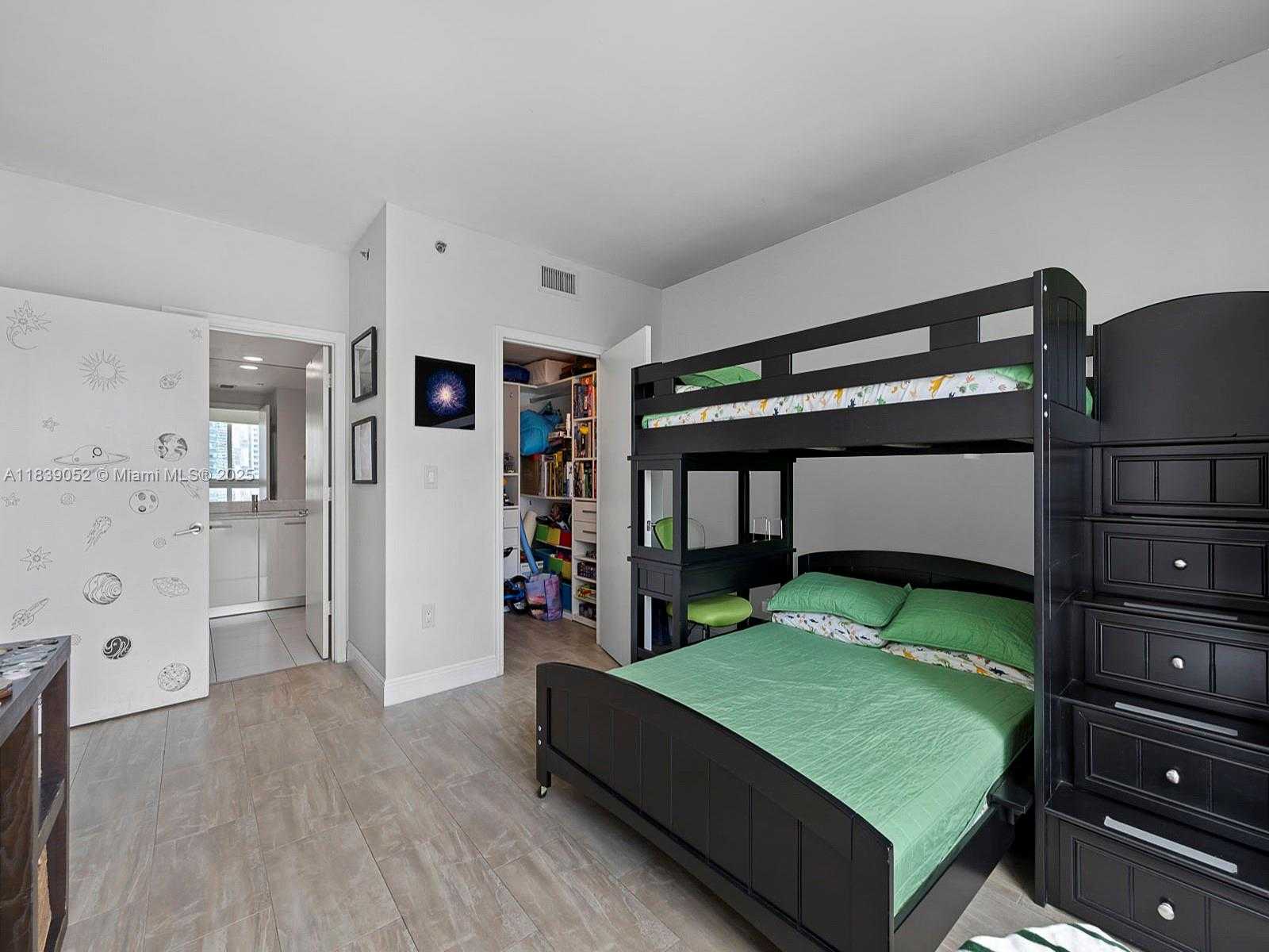 Small Image of 500 BRICKELL AVE #2501, Miami Number 22