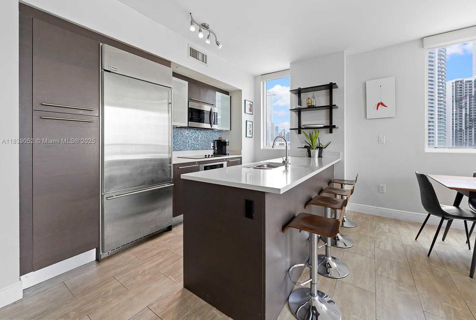 Small Image of 500 BRICKELL AVE #2501, Miami Number 5