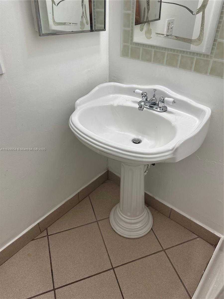Small Image of 15481 SOUTH WEST 81ST CIR LN #712, Miami Number 11