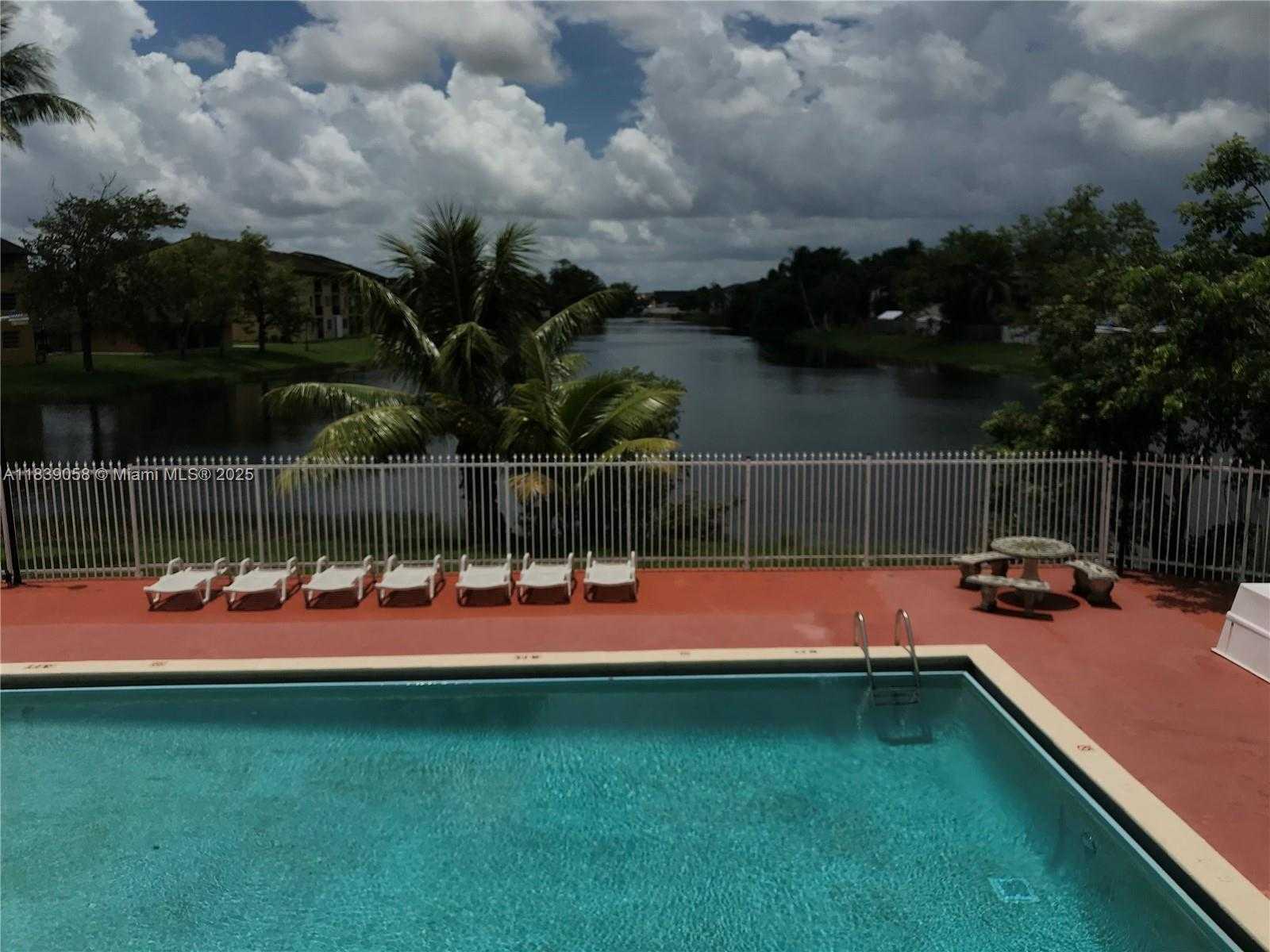 Small Image of 15481 SOUTH WEST 81ST CIR LN #712, Miami Number 4
