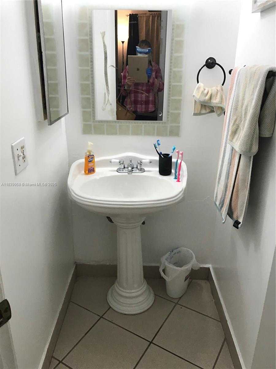 Small Image of 15481 SOUTH WEST 81ST CIR LN #712, Miami Number 8