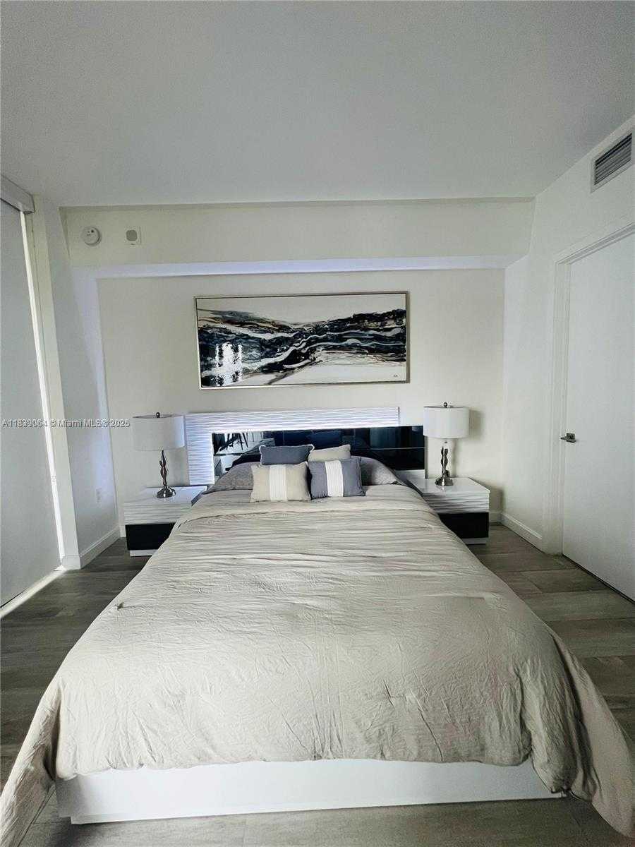 Small Image of 55 SOUTH WEST 9TH ST #3308, Miami Number 5