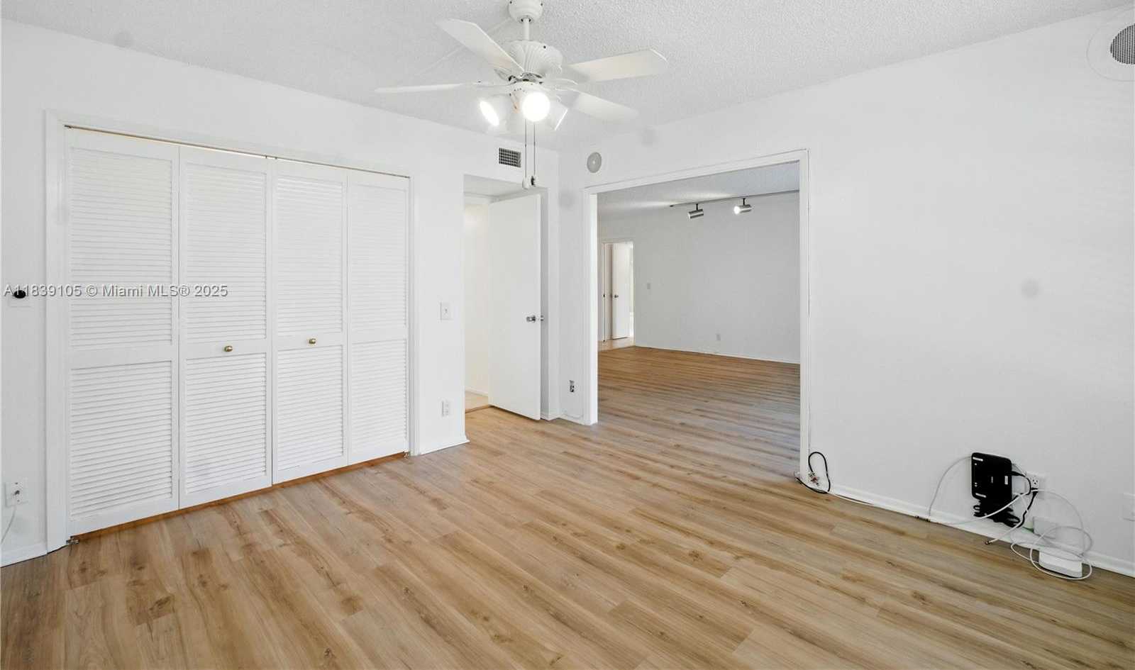 Small Image of 3850 OAKS CLUBHOUSE DR #307, Pompano Beach Number 15