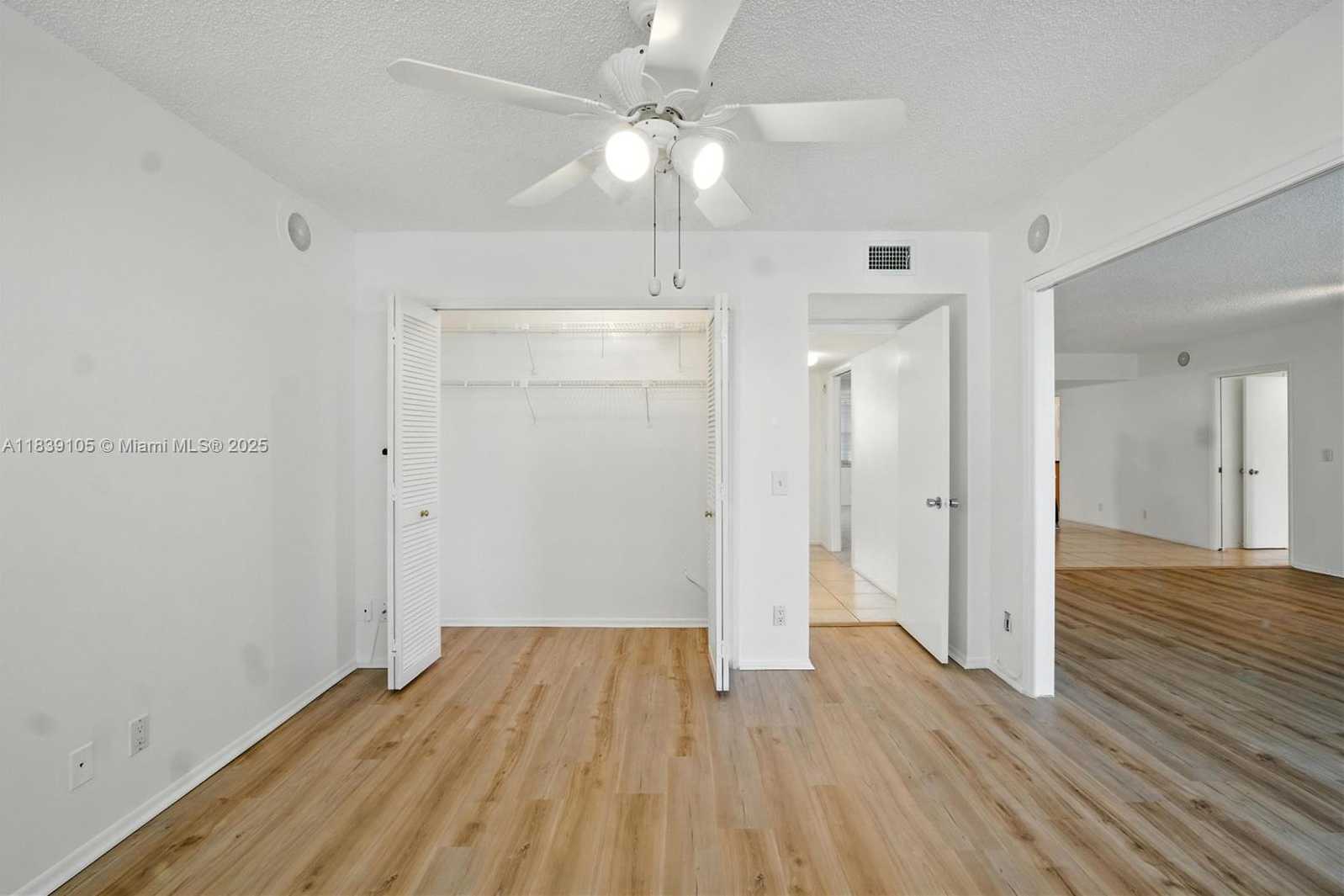 Small Image of 3850 OAKS CLUBHOUSE DR #307, Pompano Beach Number 16