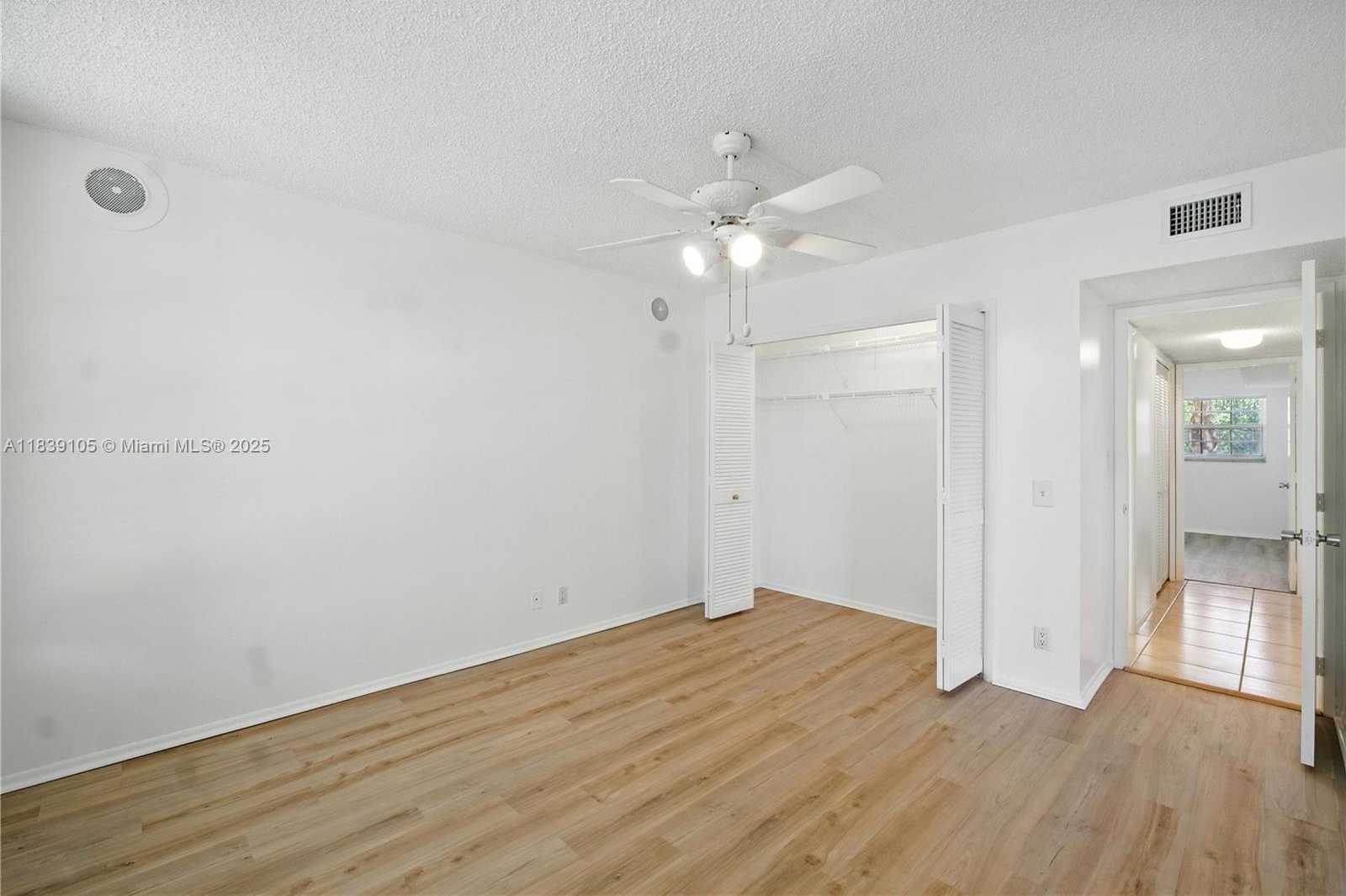 Small Image of 3850 OAKS CLUBHOUSE DR #307, Pompano Beach Number 17