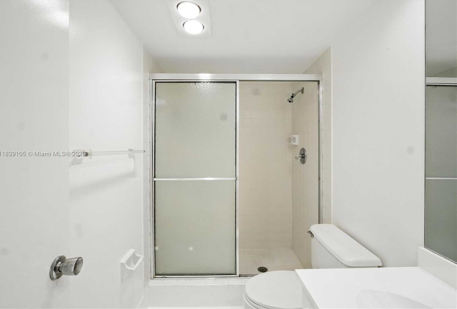 Small Image of 3850 OAKS CLUBHOUSE DR #307, Pompano Beach Number 19