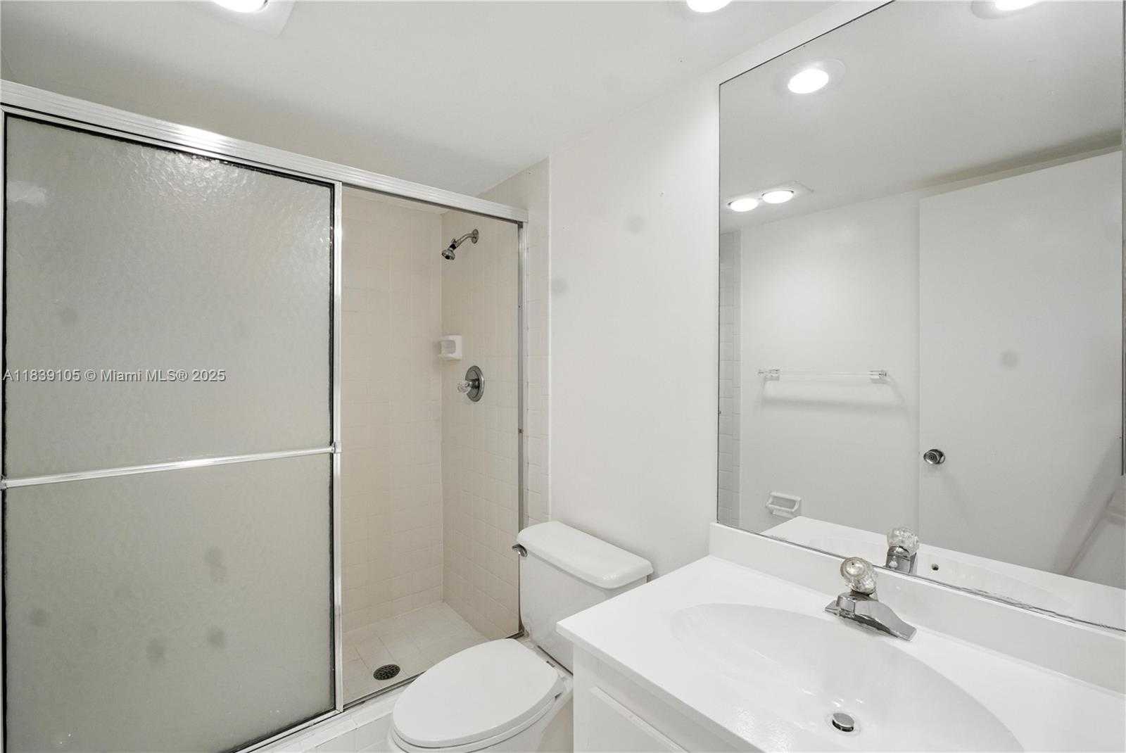 Small Image of 3850 OAKS CLUBHOUSE DR #307, Pompano Beach Number 20