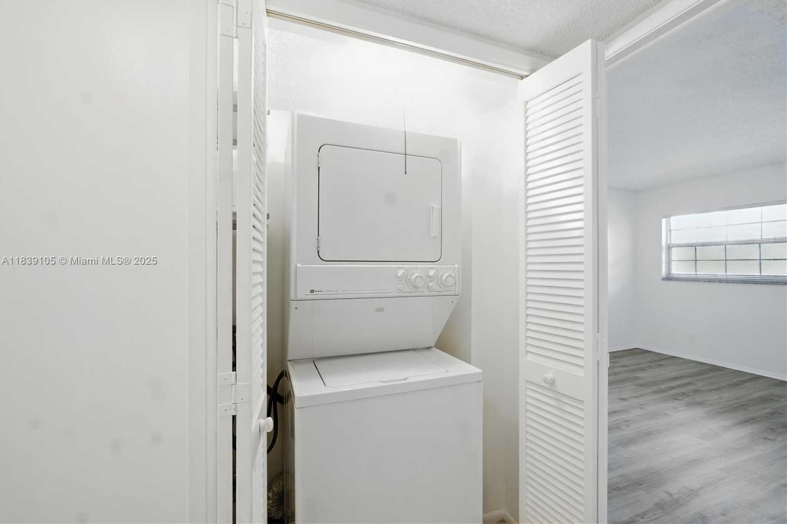Small Image of 3850 OAKS CLUBHOUSE DR #307, Pompano Beach Number 21