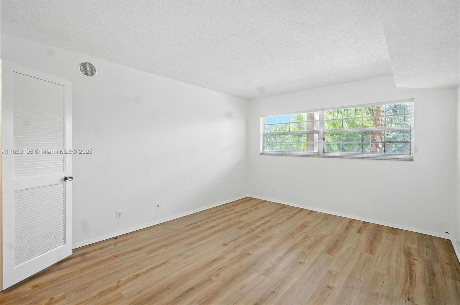 Small Image of 3850 OAKS CLUBHOUSE DR #307, Pompano Beach Number 22