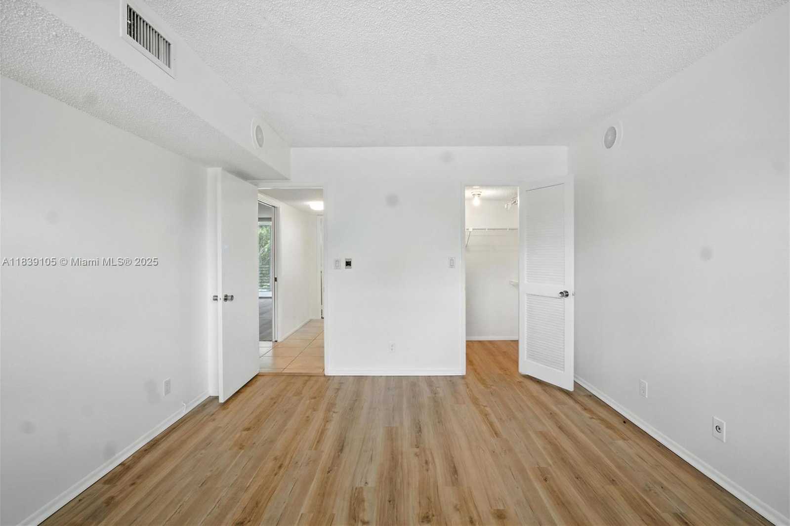 Small Image of 3850 OAKS CLUBHOUSE DR #307, Pompano Beach Number 23