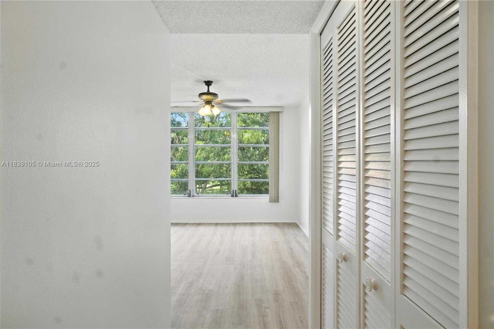Small Image of 3850 OAKS CLUBHOUSE DR #307, Pompano Beach Number 25