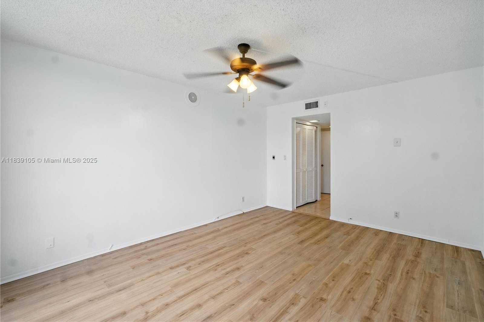 Small Image of 3850 OAKS CLUBHOUSE DR #307, Pompano Beach Number 27