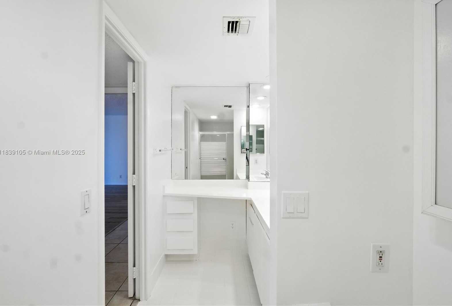 Small Image of 3850 OAKS CLUBHOUSE DR #307, Pompano Beach Number 33