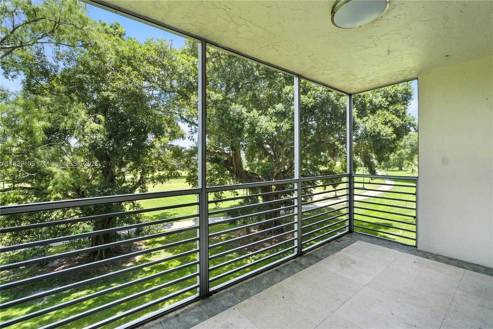Small Image of 3850 OAKS CLUBHOUSE DR #307, Pompano Beach Number 36