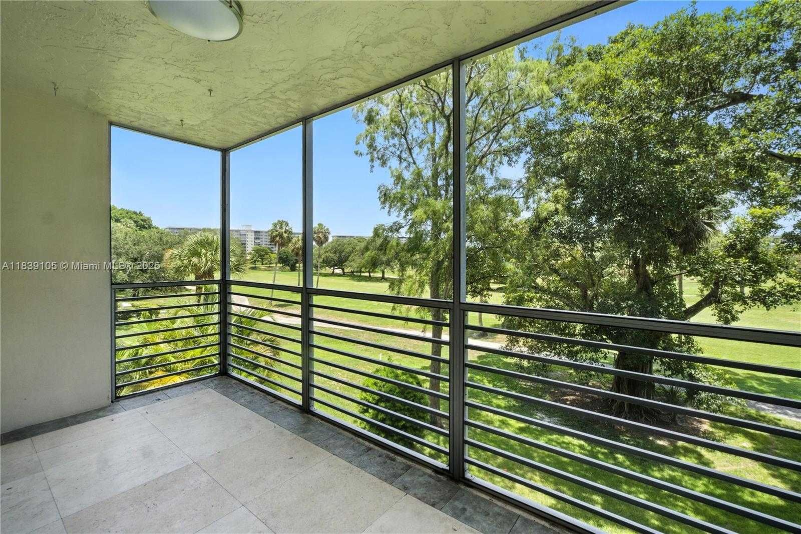 Small Image of 3850 OAKS CLUBHOUSE DR #307, Pompano Beach Number 37