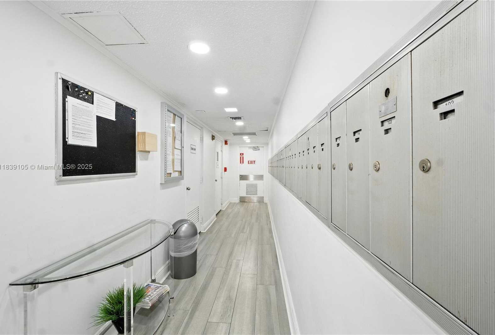 Small Image of 3850 OAKS CLUBHOUSE DR #307, Pompano Beach Number 5