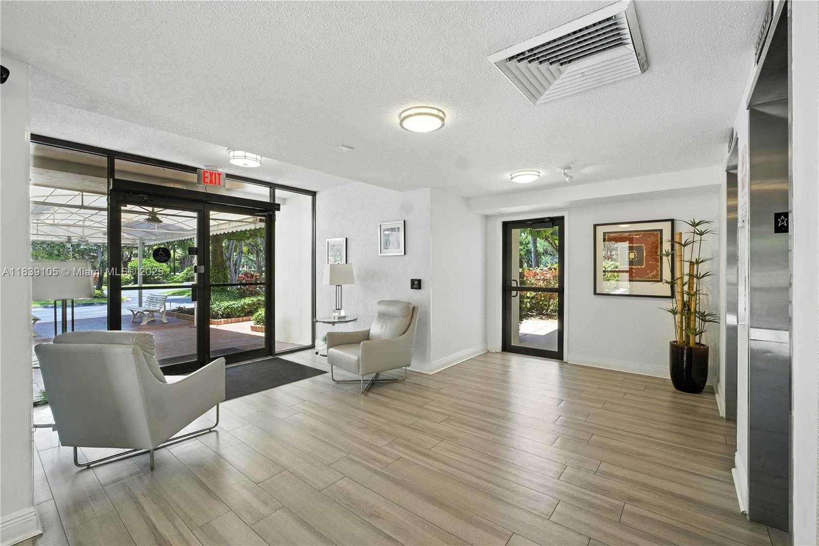 Small Image of 3850 OAKS CLUBHOUSE DR #307, Pompano Beach Number 7