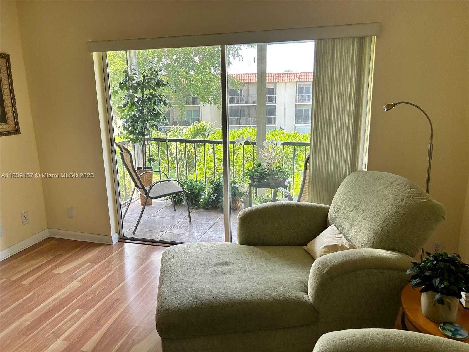 Small Image of 371 SOUTH HOLLYBROOK DR #308, Pembroke Pines Number 18