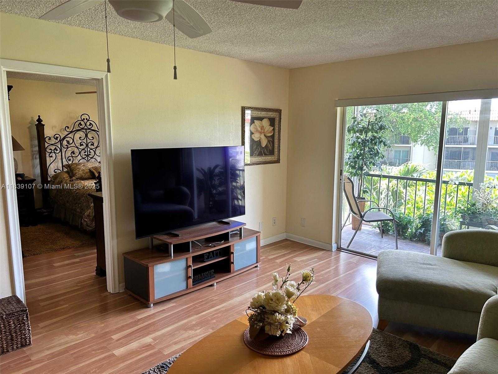 Small Image of 371 SOUTH HOLLYBROOK DR #308, Pembroke Pines Number 19