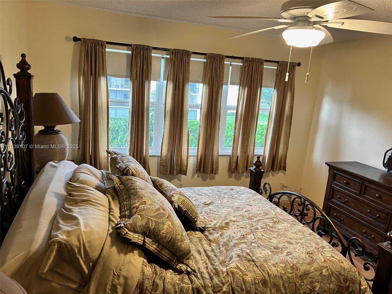 Small Image of 371 SOUTH HOLLYBROOK DR #308, Pembroke Pines Number 21