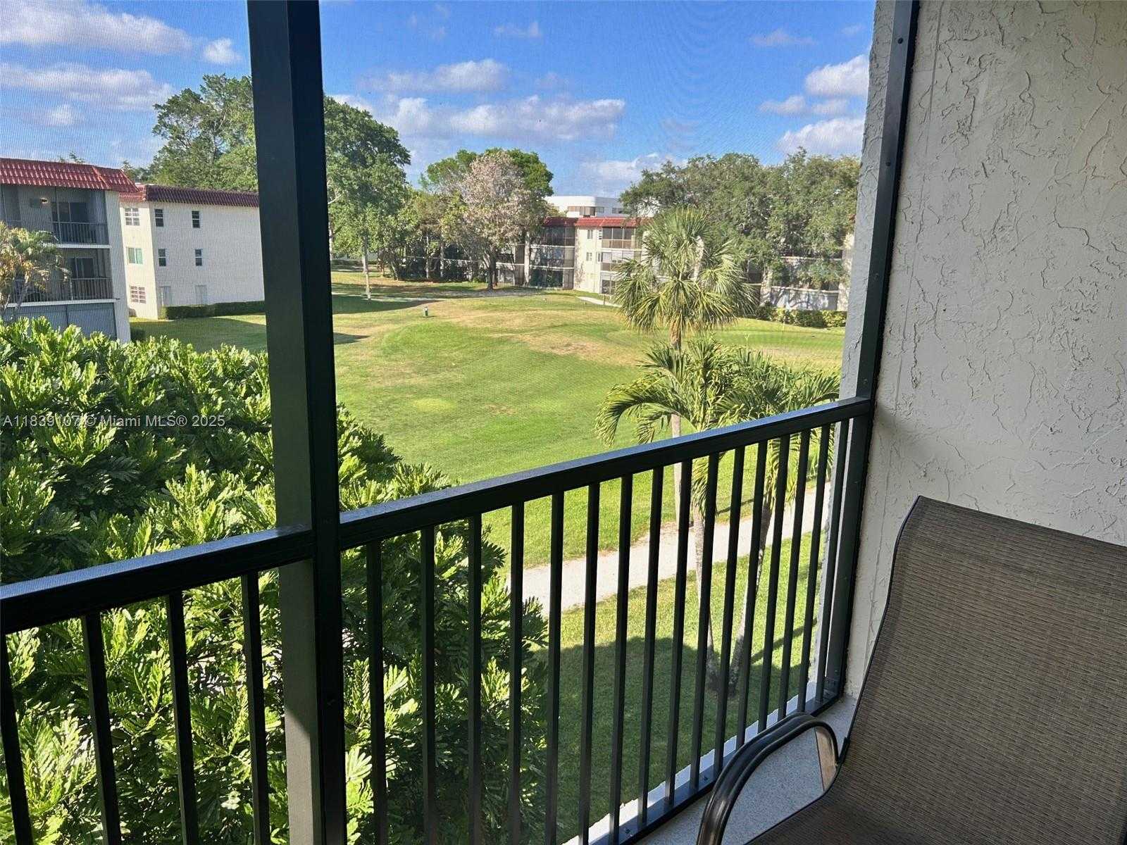 Small Image of 371 SOUTH HOLLYBROOK DR #308, Pembroke Pines Number 4