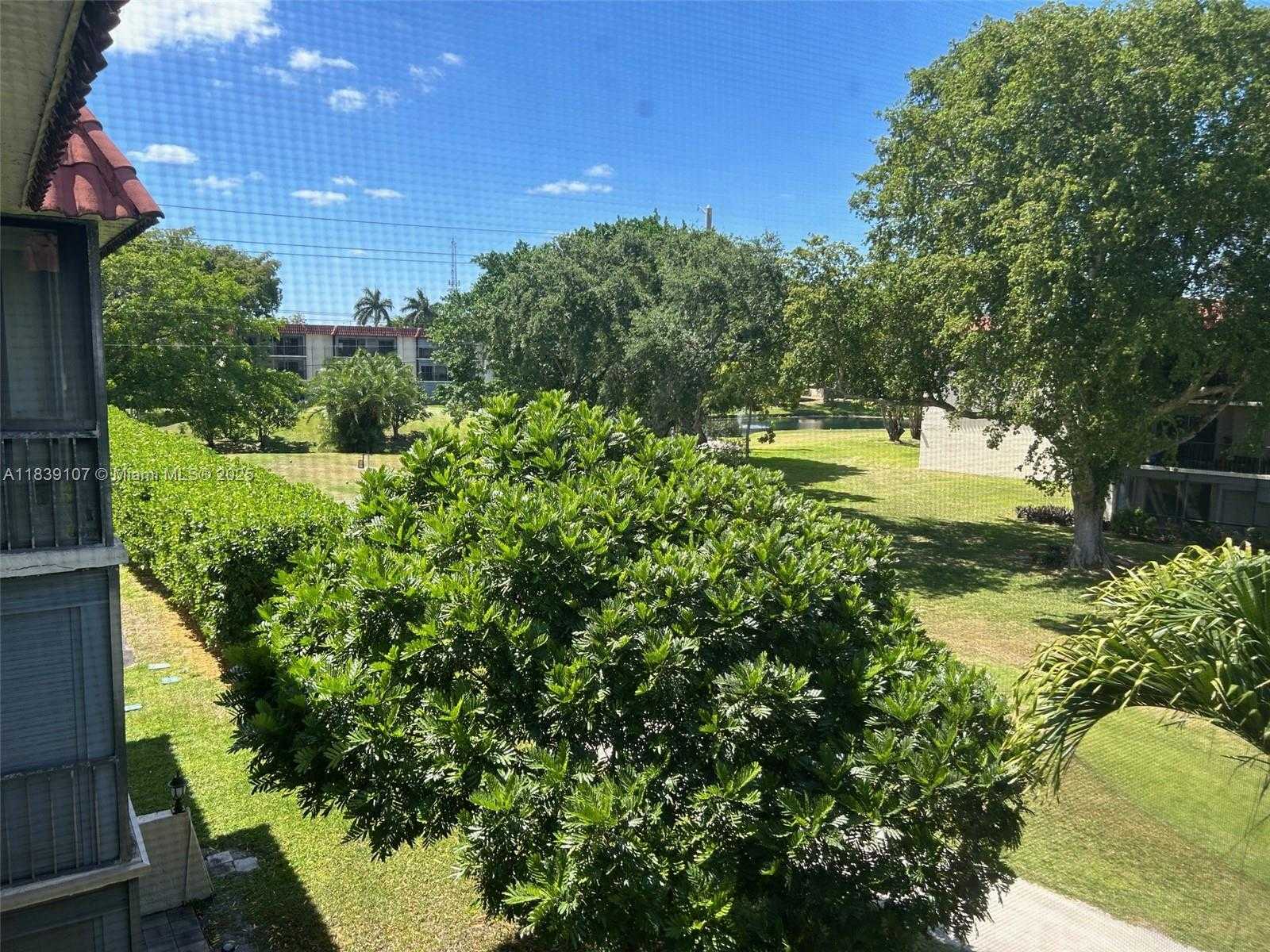 Small Image of 371 SOUTH HOLLYBROOK DR #308, Pembroke Pines Number 41