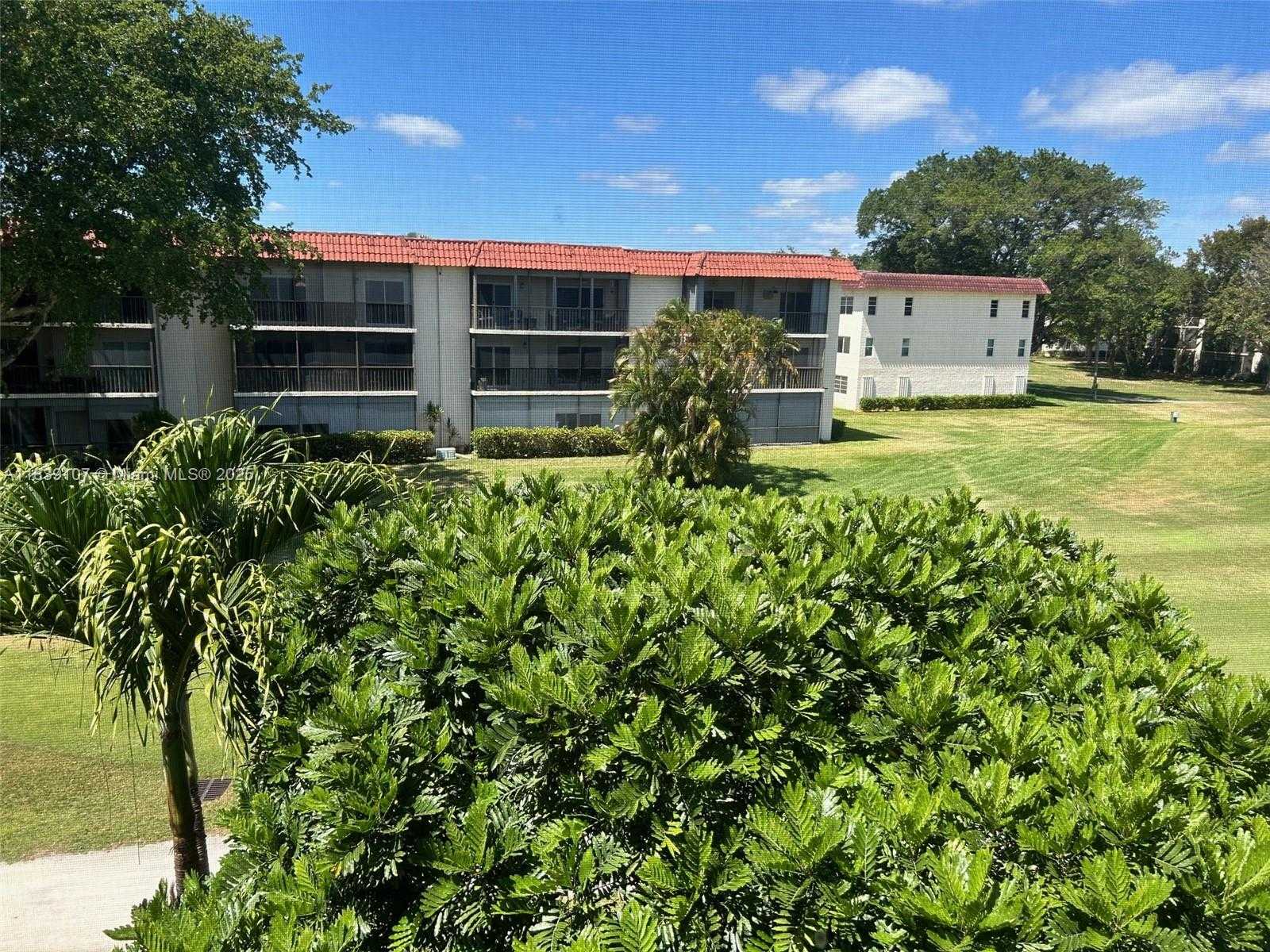 Small Image of 371 SOUTH HOLLYBROOK DR #308, Pembroke Pines Number 42