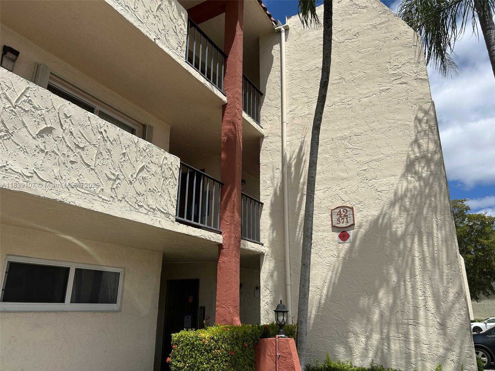 Small Image of 371 SOUTH HOLLYBROOK DR #308, Pembroke Pines Number 47