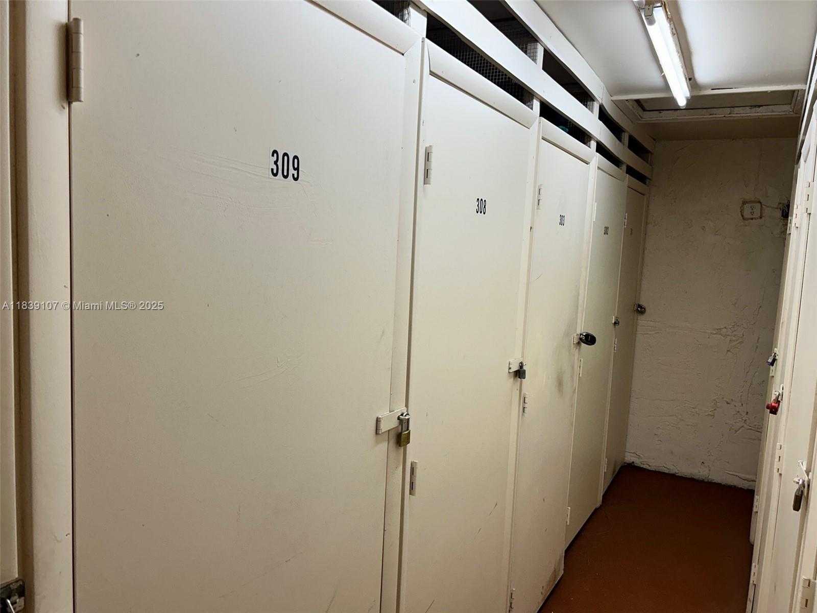 Small Image of 371 SOUTH HOLLYBROOK DR #308, Pembroke Pines Number 49